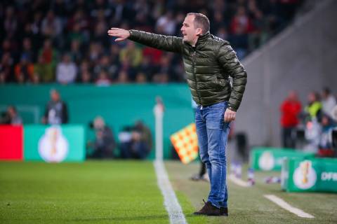 Trainer Manuel Baum (FC Augsburg) gestikuliert DFB regulations prohibit any use of photographs as image sequences and or quasi-video. GER, Fussball, DFB Pokal, FC Augsburg - RB Leipzig, 31.03.2019 Augsburg Copyright: xTomxWellerx xEibner-Pressefotox EP_eer