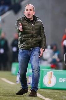 Trainer Manuel Baum (FC Augsburg) gestikuliert DFB regulations prohibit any use of photographs as image sequences and or quasi-video. GER, Fussball, DFB Pokal, FC Augsburg - RB Leipzig, 02.04.2019 Augsburg Copyright: xTomxWellerx xEibner-Pressefotox EP_eer