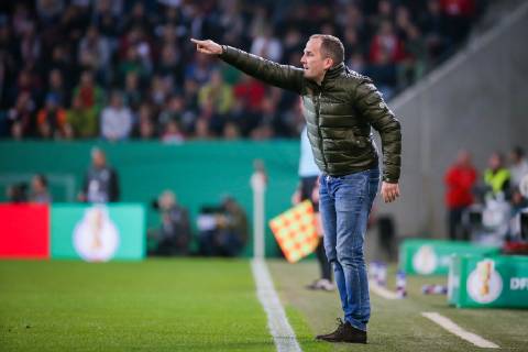 Trainer Manuel Baum (FC Augsburg) gestikuliert DFB regulations prohibit any use of photographs as image sequences and or quasi-video. GER, Fussball, DFB Pokal, FC Augsburg - RB Leipzig, 31.03.2019 Augsburg Copyright: xTomxWellerx xEibner-Pressefotox EP_eer