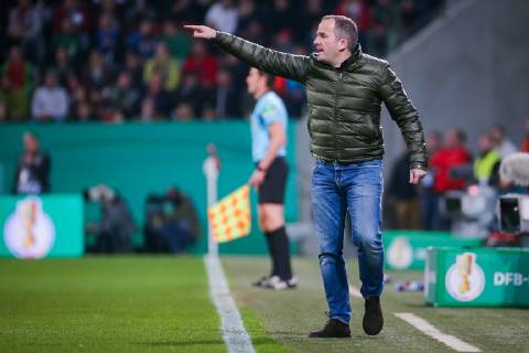Trainer Manuel Baum (FC Augsburg) gestikuliert DFB regulations prohibit any use of photographs as image sequences and or quasi-video. GER, Fussball, DFB Pokal, FC Augsburg - RB Leipzig, 02.04.2019 Augsburg Copyright: xTomxWellerx xEibner-Pressefotox EP_eer