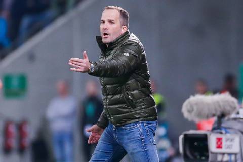 Trainer Manuel Baum (FC Augsburg) gestikuliert DFB regulations prohibit any use of photographs as image sequences and or quasi-video. GER, Fussball, DFB Pokal, FC Augsburg - RB Leipzig, 02.04.2019 Augsburg Copyright: xTomxWellerx xEibner-Pressefotox EP_eer