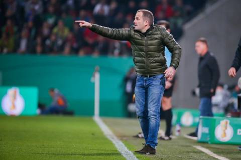 Trainer Manuel Baum (FC Augsburg) gestikuliert DFB regulations prohibit any use of photographs as image sequences and or quasi-video. GER, Fussball, DFB Pokal, FC Augsburg - RB Leipzig, 02.04.2019 Augsburg Copyright: xTomxWellerx xEibner-Pressefotox EP_eer