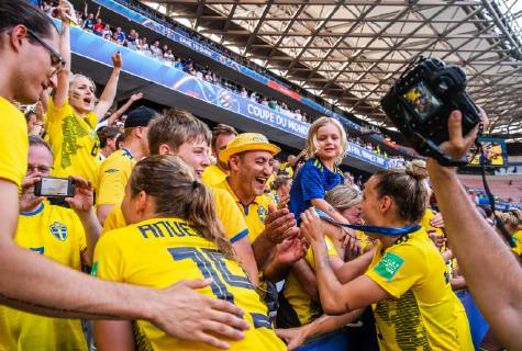 190706 Nathalie Björn of Sweden celebrates after the FIFA Women s World Cup bronze medal game between England and Sweden on July 6, 2019 in Nice. Photo: Simon Hastegard Bildbyran Kod SH 180104 bbeng fotboll football fotball soccer dam women kvinner frankrike france vm vm 2019 verdensmesterskap världsmästerskap fifa women s world cup 2019 world cup bronsmatch Third Place Play Off england sweden sverige publik Copyright: SIMONxHASTEGARD BB190706SH160