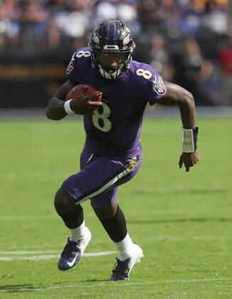NFL, American Football Herren, USA 2019: Browns vs Ravens SEP 29, Baltimore Ravens QB Lamar Jackson (8) in action during a game against the Cleveland Browns at M&T Bank Stadium in Baltimore, Maryland on September 29, 2019. Photo Mike Buscher Cal Media Sipa USA(Credit Image: © Mike Buscher Cal Sport Media Sipa USA CSM Sipa USA) NO ARCHIVING, EDITORIAL USE ONLY, NO USE IN BOOKS WITHOUT CONSENT Baltimore MD United States Copyright: xCalxSportxMediax 20190930001423219261