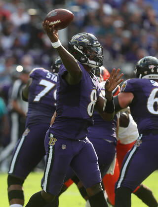 NFL, American Football Herren, USA 2019: Browns vs Ravens SEP 29, Baltimore Ravens QB Lamar Jackson (8) in action during a game against the Cleveland Browns at M&T Bank Stadium in Baltimore, Maryland on September 29, 2019. Photo Mike Buscher Cal Media Sipa USA(Credit Image: © Mike Buscher Cal Sport Media Sipa USA CSM Sipa USA) NO ARCHIVING, EDITORIAL USE ONLY, NO USE IN BOOKS WITHOUT CONSENT Baltimore MD United States Copyright: xCalxSportxMediax 20190930001423219193