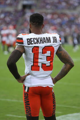 NFL, American Football Herren, USA 2019: Browns vs Ravens SEP 29, Cleveland Browns WR Odell Beckham Jr. (13) on the sidelines during a game against the Baltimore Ravens at M&T Bank Stadium in Baltimore, Maryland on September 29, 2019. Photo Mike Buscher Cal Media Sipa USA(Credit Image: © Mike Buscher Cal Sport Media Sipa USA CSM Sipa USA) NO ARCHIVING, EDITORIAL USE ONLY, NO USE IN BOOKS WITHOUT CONSENT Baltimore MD United States Copyright: xCalxSportxMediax 20190930001423234370
