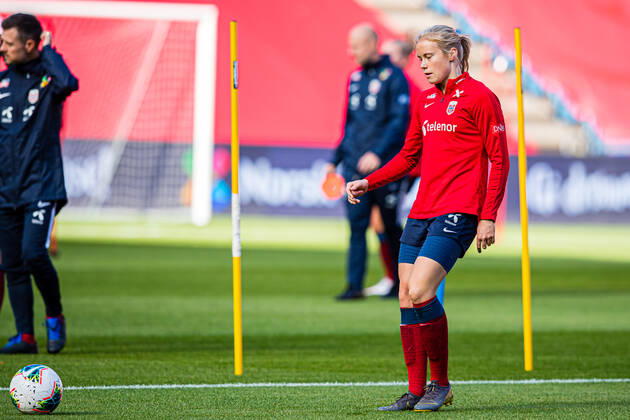 200918 Julie Blakstad of the Norwegian women?s national football team during a training session on September 18, 2020 in Oslo. Photo: Marius Simensen BILDBYRAN Cop 238 bbeng dam em-kval em-kvalifisering kvinner em-kvalik football fotball fotboll norge norway soccer training trening träning UEFA EURO, EM, Europameisterschaft,Fussball Qualifier, EM, Europameisterschaft Copyright: MARIUSxSIMENSEN BB200918BB219