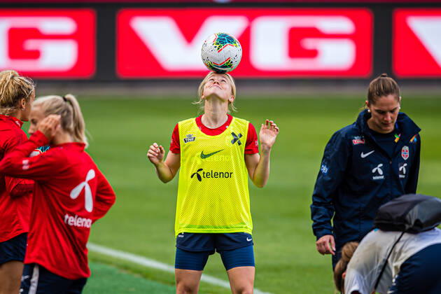 200920 Julie Blakstad of the Norwegian women?s national football team during a training session on September 20, 2020 in Oslo. Photo: Marius Simensen BILDBYRAN Cop 238 bbeng dam em-kval em-kvalifisering kvinner em-kvalik football fotball fotboll norge norway soccer training trening träning UEFA EURO, EM, Europameisterschaft,Fussball Qualifier, EM, Europameisterschaft Copyright: MARIUSxSIMENSEN BB200920BB230