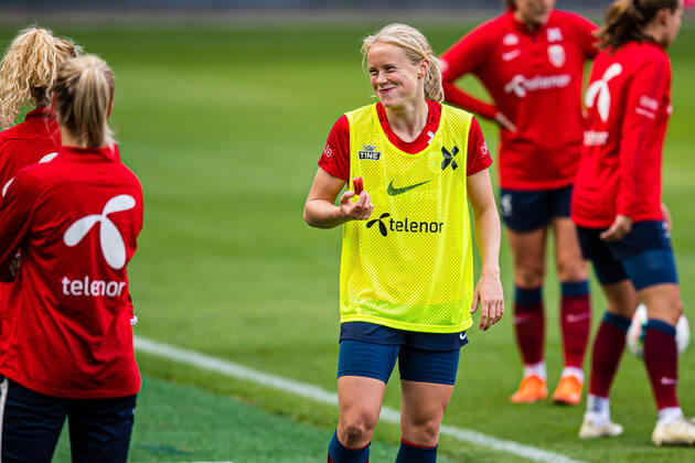 200920 Julie Blakstad of the Norwegian women?s national football team during a training session on September 20, 2020 in Oslo. Photo: Marius Simensen BILDBYRAN Cop 238 bbeng dam em-kval em-kvalifisering kvinner em-kvalik football fotball fotboll norge norway soccer training trening träning UEFA EURO, EM, Europameisterschaft,Fussball Qualifier, EM, Europameisterschaft Copyright: MARIUSxSIMENSEN BB200920BB238
