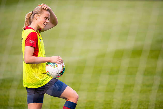 200920 Julie Blakstad of the Norwegian women?s national football team during a training session on September 20, 2020 in Oslo. Photo: Marius Simensen BILDBYRAN Cop 238 bbeng dam em-kval em-kvalifisering kvinner em-kvalik football fotball fotboll norge norway soccer training trening träning UEFA EURO, EM, Europameisterschaft,Fussball Qualifier, EM, Europameisterschaft Copyright: MARIUSxSIMENSEN BB200920BB283