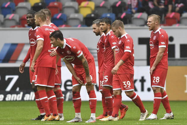 Schlussjubel Schlußjubel Emotion Freude der Mannschaft von Duesseldorf 26.09.2020 Fussball, 2. Bundesliga, Fortuna Duesseldorf vs. FC Wuerzburger Kickers, Merkur Spiel-Arena, Duesseldorf, DFB DFL REGULATIONS PROHIBIT ANY USE OF PHOTOGRAPHS AS IMAGE SEQUENCES AND OR QUASI-VIDEO