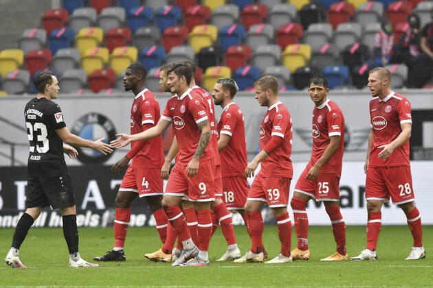 Schlussjubel Schlußjubel Emotion Freude der Mannschaft von Duesseldorf 26.09.2020 Fussball, 2. Bundesliga, Fortuna Duesseldorf vs. FC Wuerzburger Kickers, Merkur Spiel-Arena, Duesseldorf, DFB DFL REGULATIONS PROHIBIT ANY USE OF PHOTOGRAPHS AS IMAGE SEQUENCES AND OR QUASI-VIDEO