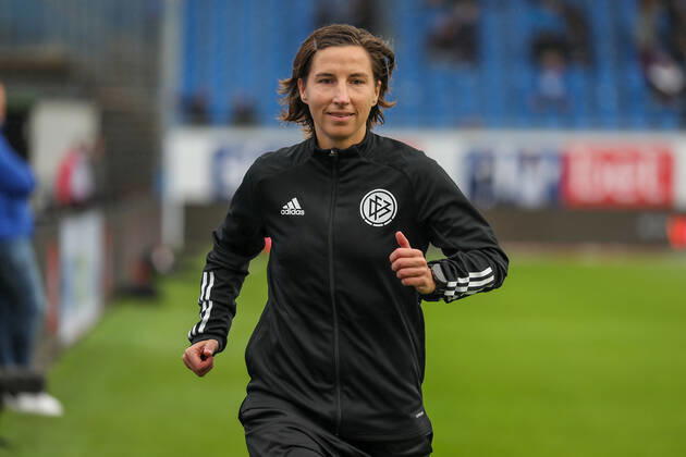 26.09.2020 xjjx Fussball 2.Bundesliga SV Darmstadt 98 - SSV Jahn Regensburg emonline v.l., Linienrichterin Katrin Rafalski (Deutschland) (DFL DFB REGULATIONS PROHIBIT ANY USE OF PHOTOGRAPHS as IMAGE SEQUENCES and or QUASI-VIDEO) Copyright: JoaquimxFerreira