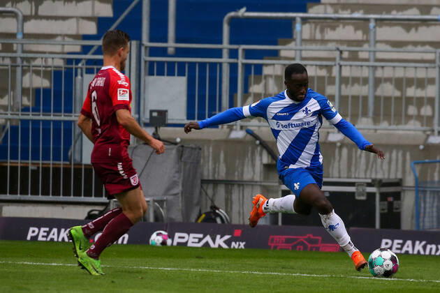 26.09.2020 xjjx Fussball 2.Bundesliga SV Darmstadt 98 - SSV Jahn Regensburg emonline v.l., (DFL DFB REGULATIONS PROHIBIT ANY USE OF PHOTOGRAPHS as IMAGE SEQUENCES and or QUASI-VIDEO) Copyright: JoaquimxFerreira