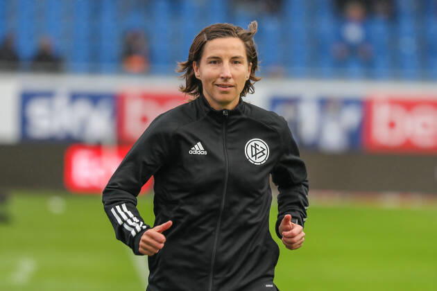 26.09.2020 xjjx Fussball 2.Bundesliga SV Darmstadt 98 - SSV Jahn Regensburg emonline v.l., Linienrichterin Katrin Rafalski (Deutschland) (DFL DFB REGULATIONS PROHIBIT ANY USE OF PHOTOGRAPHS as IMAGE SEQUENCES and or QUASI-VIDEO) Copyright: JoaquimxFerreira