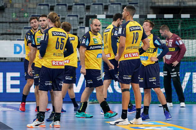 Spieler der Rhein-Neckar-Löwen, enttäuscht über die Niederlage, Enttäuschung nach dem Schlusspfiff, Highlight, Verlierer, verloren, Frustration, disappointed, pessimistisch, 15.10.2020, Mannheim (Deutschland), Handball, Bundesliga, Rhein-Neckar Löwen - SC DHfK Leipzig