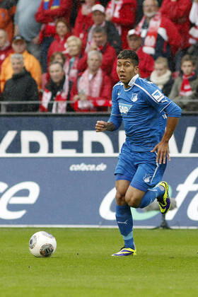 Mainz, Deutschland 05. Oktober 2013: 1. Bundesliga - 13 14 - 8. Spieltag - 1. FSV Mainz 05 vs. 1899 Hoffenheim. Roberto Firmino (Hoffenheim), mit Ball, Aktion . Einzelbild . Freisteller . hoch, hochformat 1. Bundesliga - 13 14 - 8. Spieltag - 1. FSV Mainz 05 vs. 1899 Hoffenheim.