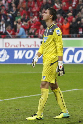 Mainz, Deutschland 05. Oktober 2013: 1. Bundesliga - 13 14 - 8. Spieltag - 1. FSV Mainz 05 vs. 1899 Hoffenheim. Torwart Koen Casteels (Hoffenheim), unzufrieden enttäuscht enttaeuscht niedergeschlagen frustriert, hoch, hochformat 1. Bundesliga - 13 14 - 8. Spieltag - 1. FSV Mainz 05 vs. 1899 Hoffenheim.