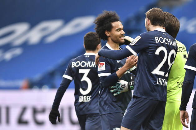 Schlussjubel Schlußjubel Emotion Freude der Mannschaft von Bochum 02.01.2021 Fussball, 2.Bundesliga, VfL Bochum vs. Darmstadt 98, Vonovia Ruhrstadion, Bochum, DFB DFL REGULATIONS PROHIBIT ANY USE OF PHOTOGRAPHS AS IMAGE SEQUENCES AND OR QUASI-VIDEO