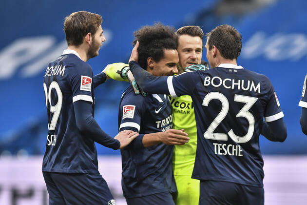 Schlussjubel Schlußjubel Emotion Freude der Mannschaft von Bochum 02.01.2021 Fussball, 2.Bundesliga, VfL Bochum vs. Darmstadt 98, Vonovia Ruhrstadion, Bochum, DFB DFL REGULATIONS PROHIBIT ANY USE OF PHOTOGRAPHS AS IMAGE SEQUENCES AND OR QUASI-VIDEO