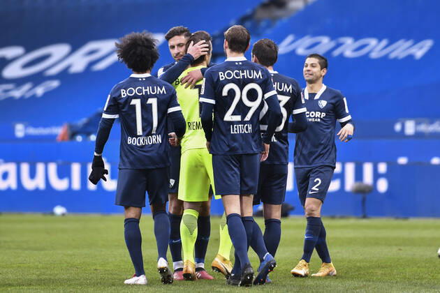 Schlussjubel Schlußjubel Emotion Freude der Mannschaft von Bochum 02.01.2021 Fussball, 2.Bundesliga, VfL Bochum vs. Darmstadt 98, Vonovia Ruhrstadion, Bochum, DFB DFL REGULATIONS PROHIBIT ANY USE OF PHOTOGRAPHS AS IMAGE SEQUENCES AND OR QUASI-VIDEO