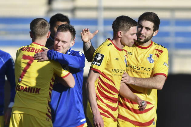 Schlussjubel Schlußjubel Emotion Freude der Mannschaft von Duisburg 28.02.2021 Fussball, 3.Liga, KFC Uerdingen 05 vs. MSV Duisburg, Stadion am Lotter Kreuz, Lotte (Westfalen), DFB DFL REGULATIONS PROHIBIT ANY USE OF PHOTOGRAPHS AS IMAGE SEQUENCES AND OR QUASI-VIDEO