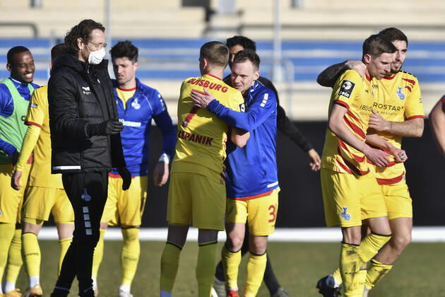 Schlussjubel Schlußjubel Emotion Freude der Mannschaft von Duisburg 28.02.2021 Fussball, 3.Liga, KFC Uerdingen 05 vs. MSV Duisburg, Stadion am Lotter Kreuz, Lotte (Westfalen), DFB DFL REGULATIONS PROHIBIT ANY USE OF PHOTOGRAPHS AS IMAGE SEQUENCES AND OR QUASI-VIDEO