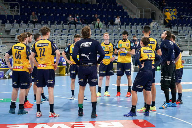 Spieler der Rhein-Neckar-Löwen, enttäuscht über die Niederlage, Enttäuschung nach dem Schlusspfiff, Highlight, Verlierer, verloren, Frustration, disappointed, pessimistisch, 15.05.2021, Mannheim (Deutschland), Handball, Bundesliga, Rhein-Neckar Löwen - HC Erlangen