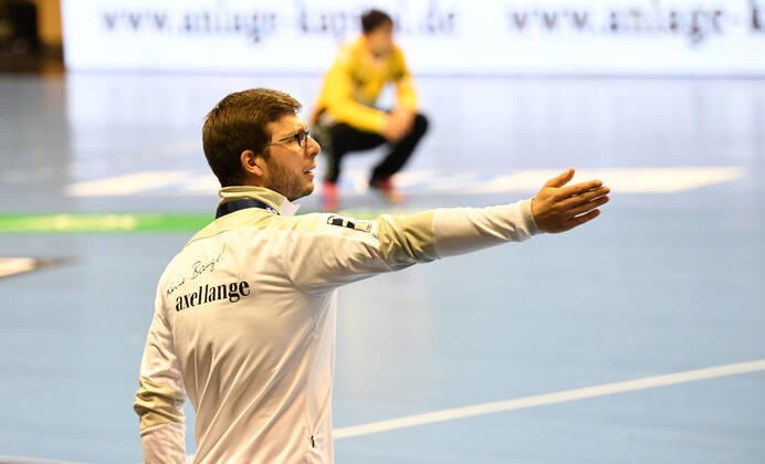 Handball, Herren, Saison 2020 2021, 1. Bundesliga (15. Spieltag), Füchse Berlin - FRISCH AUF! Göppingen, Trainer Jaron Siewert (Füchse Berlin), 16.05. 2021, Copyright: xSebastianxRäppoldx xMatthiasxKox