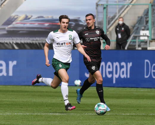 Florian Neuhaus (Borussia Moenchengladbach), li., gegen Philipp Förster (VfB Stuttgart) 15.05.2021, Fussball GER, Saison 2020 2021, 1. Bundesliga, 33. Spieltag, Borussia Mönchengladbach - VfB Stuttgart 1:2, , Foto: TEAM2sportphoto