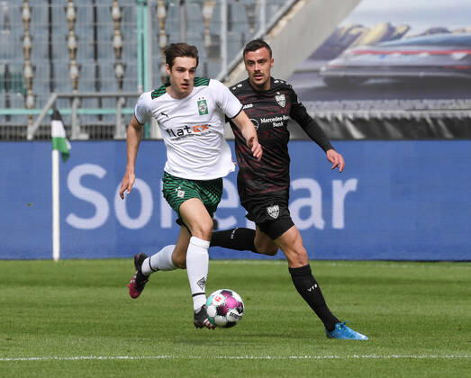 Florian Neuhaus (Borussia Moenchengladbach), li., gegen Philipp Förster (VfB Stuttgart) 15.05.2021, Fussball GER, Saison 2020 2021, 1. Bundesliga, 33. Spieltag, Borussia Mönchengladbach - VfB Stuttgart 1:2, , Foto: TEAM2sportphoto