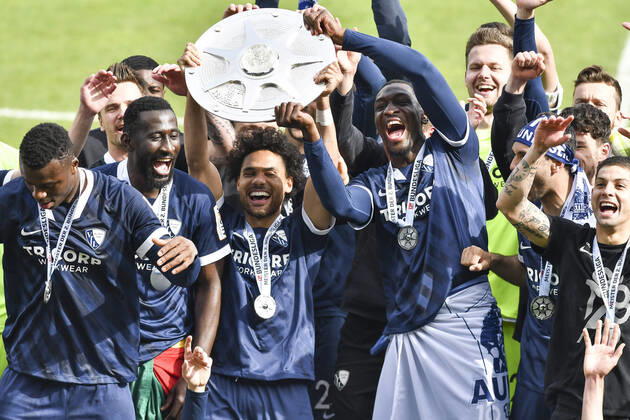 Schlussjubel Schlußjubel Emotion Freude der Mannschaft von Bochum mit der Meisterschale, 23.05.2021 Fussball, 2. Bundesliga, VfL Bochum vs SV Sandhausen, Vonovia Ruhrstadion, Bochum, DFB DFL REGULATIONS PROHIBIT ANY USE OF PHOTOGRAPHS AS IMAGE SEQUENCES AND OR QUASI-VIDEO