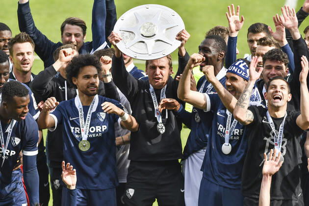 Schlussjubel Schlußjubel Emotion Freude der Mannschaft von Bochum mit der Meisterschale, 23.05.2021 Fussball, 2. Bundesliga, VfL Bochum vs SV Sandhausen, Vonovia Ruhrstadion, Bochum, DFB DFL REGULATIONS PROHIBIT ANY USE OF PHOTOGRAPHS AS IMAGE SEQUENCES AND OR QUASI-VIDEO