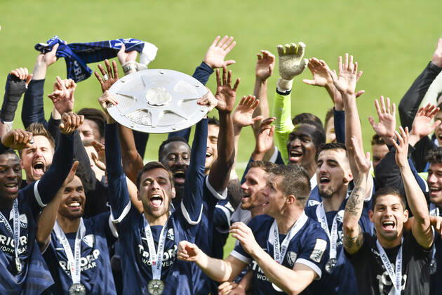 Schlussjubel Schlußjubel Emotion Freude der Mannschaft von Bochum mit der Meisterschale, 23.05.2021 Fussball, 2. Bundesliga, VfL Bochum vs SV Sandhausen, Vonovia Ruhrstadion, Bochum, DFB DFL REGULATIONS PROHIBIT ANY USE OF PHOTOGRAPHS AS IMAGE SEQUENCES AND OR QUASI-VIDEO