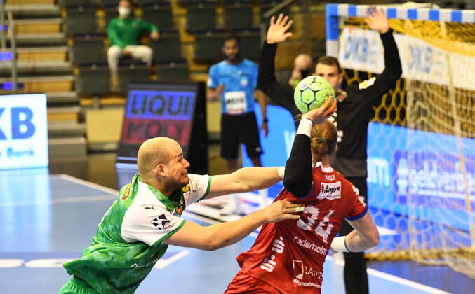 Handball, Herren, Saison 2020 2021, 1. Bundesliga (31. Spieltag), Füchse Berlin - TBV Lemgo, v. l. Paul Drux (Füchse Berlin), Andreas Cederholm (TBV Lemgo), 27.05. 2021, Copyright: xSebastianxRäppoldx xMatthiasxKox
