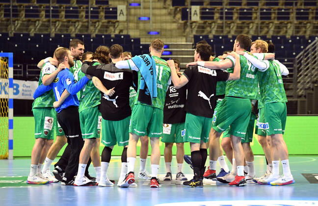 Handball, Herren, Saison 2020 2021, 1. Bundesliga (32. Spieltag), Füchse Berlin - HC Erlangen, Füchse, Jubel nach Abpfiff, 30.05. 2021, Copyright: xSebastianxRäppoldx xMatthiasxKox