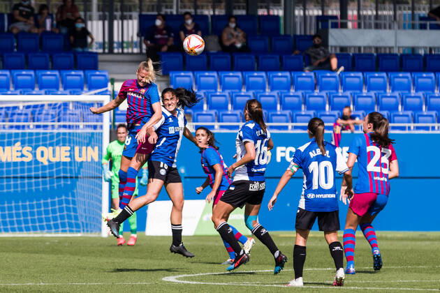 October 2, 2021, Sant Joan Despi, Barcelona, Spain: Ana-Maria Cmogorcevic of FC Barcelona, Barca Femeni fights for the ball with Lice Chamorro of Deportivo Alaves Femenino during the Liga Iberdrola match between FC Barcelona Femeni and Deportivo Alaves Femenino at Johan Cruyff Stadium on October 02, 2021 in Sant Joan Despi, Barcelona, Spain. Sant Joan Despi Spain - ZUMAa181 20211002_zaa_a181_006 Copyright: xJavierxBorregox