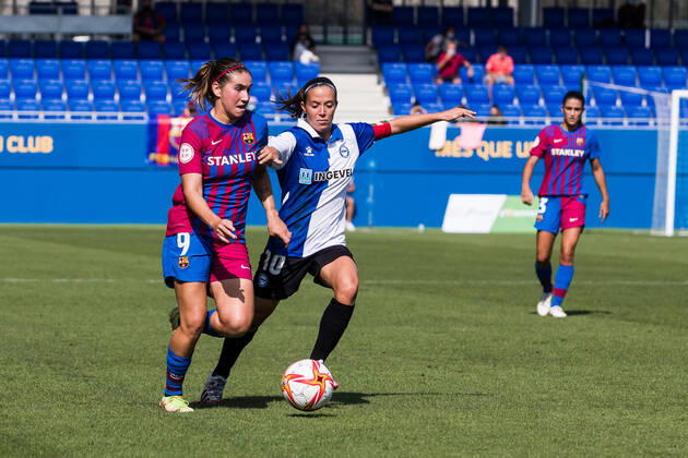 October 2, 2021, Sant Joan Despi, Barcelona, Spain: Mariona Caldenteny of FC Barcelona, Barca Femeni in action against Alba Aznar of Deportivo Alaves Femenino during the Liga Iberdrola match between FC Barcelona Femeni and Deportivo Alaves Femenino at Johan Cruyff Stadium on October 02, 2021 in Sant Joan Despi, Barcelona, Spain. Sant Joan Despi Spain - ZUMAa181 20211002_zaa_a181_011 Copyright: xJavierxBorregox