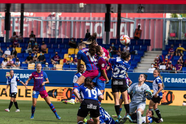 October 2, 2021, Sant Joan Despi, Barcelona, Spain: Cristina Aunon of Deportivo Alaves Femenino competes with Bruna Vilamala and Ana-Maria Cmogorcevic of FC Barcelona, Barca Femeni during the Liga Iberdrola match between FC Barcelona Femeni and Deportivo Alaves Femenino at Johan Cruyff Stadium on October 02, 2021 in Sant Joan Despi, Barcelona, Spain. Sant Joan Despi Spain - ZUMAa181 20211002_zaa_a181_015 Copyright: xJavierxBorregox