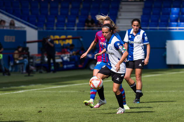 October 2, 2021, Sant Joan Despi, Barcelona, Spain: Alba Aznar of Deportivo Alaves Femenino in action during the Liga Iberdrola match between FC Barcelona, Barca Femeni and Deportivo Alaves Femenino at Johan Cruyff Stadium on October 02, 2021 in Sant Joan Despi, Barcelona, Spain. Sant Joan Despi Spain - ZUMAa181 20211002_zaa_a181_022 Copyright: xJavierxBorregox