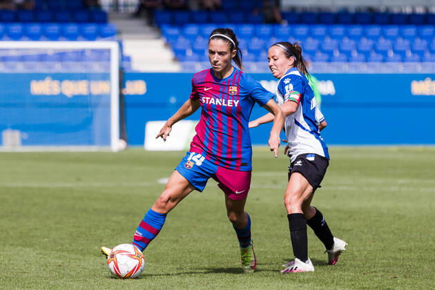 October 2, 2021, Sant Joan Despi, Barcelona, Spain: Aitana Bonmati of FC Barcelona, Barca Femeni in action against Alba Aznar of Deportivo Alaves Femenino during the Liga Iberdrola match between FC Barcelona Femeni and Deportivo Alaves Femenino at Johan Cruyff Stadium on October 02, 2021 in Sant Joan Despi, Barcelona, Spain. Sant Joan Despi Spain - ZUMAa181 20211002_zaa_a181_026 Copyright: xJavierxBorregox