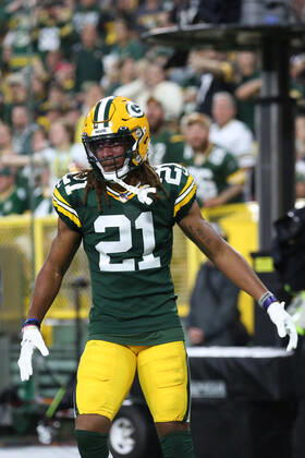 GREEN BAY, WI - OCTOBER 03: Green Bay Packers cornerback Eric Stokes (21) reacts to a call during a game between the Green Bay Packers and the Pittsburgh Steelers at Lambeau Field on October 3, 2021 in Green Bay, WI. (Photo by Larry Radloff Icon Sportswire) NFL, American Football Herren, USA OCT 03 Steelers at Packers Icon2110033011