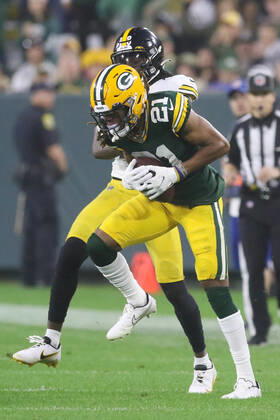 GREEN BAY, WI - OCTOBER 03: Green Bay Packers cornerback Eric Stokes (21) makes an interception during a game between the Green Bay Packers and the Pittsburgh Steelers at Lambeau Field on October 3, 2021 in Green Bay, WI. (Photo by Larry Radloff Icon Sportswire) NFL, American Football Herren, USA OCT 03 Steelers at Packers Icon2110034774