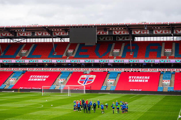 211024 Players and staff of the Norwegian women s national football team during a training session on October 24, 2021 at Ullevaal stadion in Oslo. Photo: Vegard Wivestad Grott BILDBYRAN kod VG VG0189 bbeng fotboll football soccer fotball vm-kval kval fifa women s world cup qualifier qualifier träning practice training trening norge norway dam arena Copyright: VEGARDxWIVESTADxGRoTT BB211024VG016