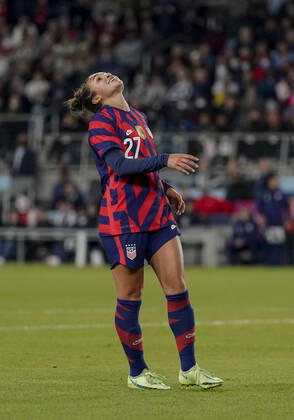 SAINT PAUL, MN - OCTOBER 26: United States forward Sophia Smith (27) reacts to missing the net on the shot she just took during the second half of a friendly soccer match between Korea Republic and the United States on Oct 26, 2021 at Allianz Field in Saint Paul, MN. (Photo by Nick Wosika Icon Sportswire) SOCCER: OCT 26 Women s - USA v Korea Icon2021102609