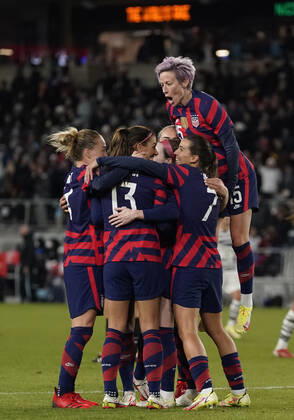 SAINT PAUL, MN - OCTOBER 26: United States forward Alex Morgan (13) is congratulated by teammates after scoring a goal during the second half of a friendly soccer match between Korea Republic and the United States on Oct 26, 2021 at Allianz Field in Saint Paul, MN. (Photo by Nick Wosika Icon Sportswire) SOCCER: OCT 26 Women s - USA v Korea Icon2021102611