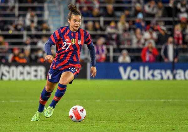 SAINT PAUL, MN - OCTOBER 26: United States forward Sophia Smith (27) controls the ball during the second half of a friendly soccer match between Korea Republic and the United States on Oct 26, 2021 at Allianz Field in Saint Paul, MN. (Photo by Nick Wosika Icon Sportswire) SOCCER: OCT 26 Women s - USA v Korea Icon2021102612