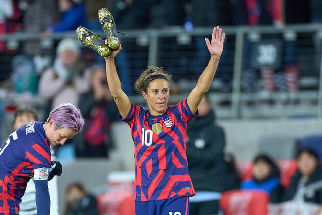 SAINT PAUL, MN - OCTOBER 26: United States forward Carli Lloyd (10) waves to fans after playing her final game against Korea Republic as a member of the US Women s national team, Nationalteam at Allianz Field on October 26, 2021 in St Paul, Minnesota. United States defeated Korea Republic 6-0. (Photo by Robin Alam Icon Sportswire) SOCCER: OCT 26 Women s - USA v Korea Icon164211026002