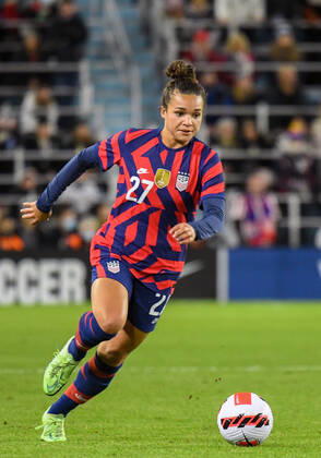 SAINT PAUL, MN - OCTOBER 26: United States forward Sophia Smith (27) makes a run during a friendly soccer match between Korea Republic and the United States on Oct 26, 2021 at Allianz Field in Saint Paul, MN. (Photo by Nick Wosika Icon Sportswire) SOCCER: OCT 26 Women s - USA v Korea Icon2021102637