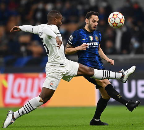 Db Milano 24 11 2021 - Champions League Inter-Shakhtar Donetsk foto Daniele Buffa Image nella foto: Hakan Calhanoglu-Marlon